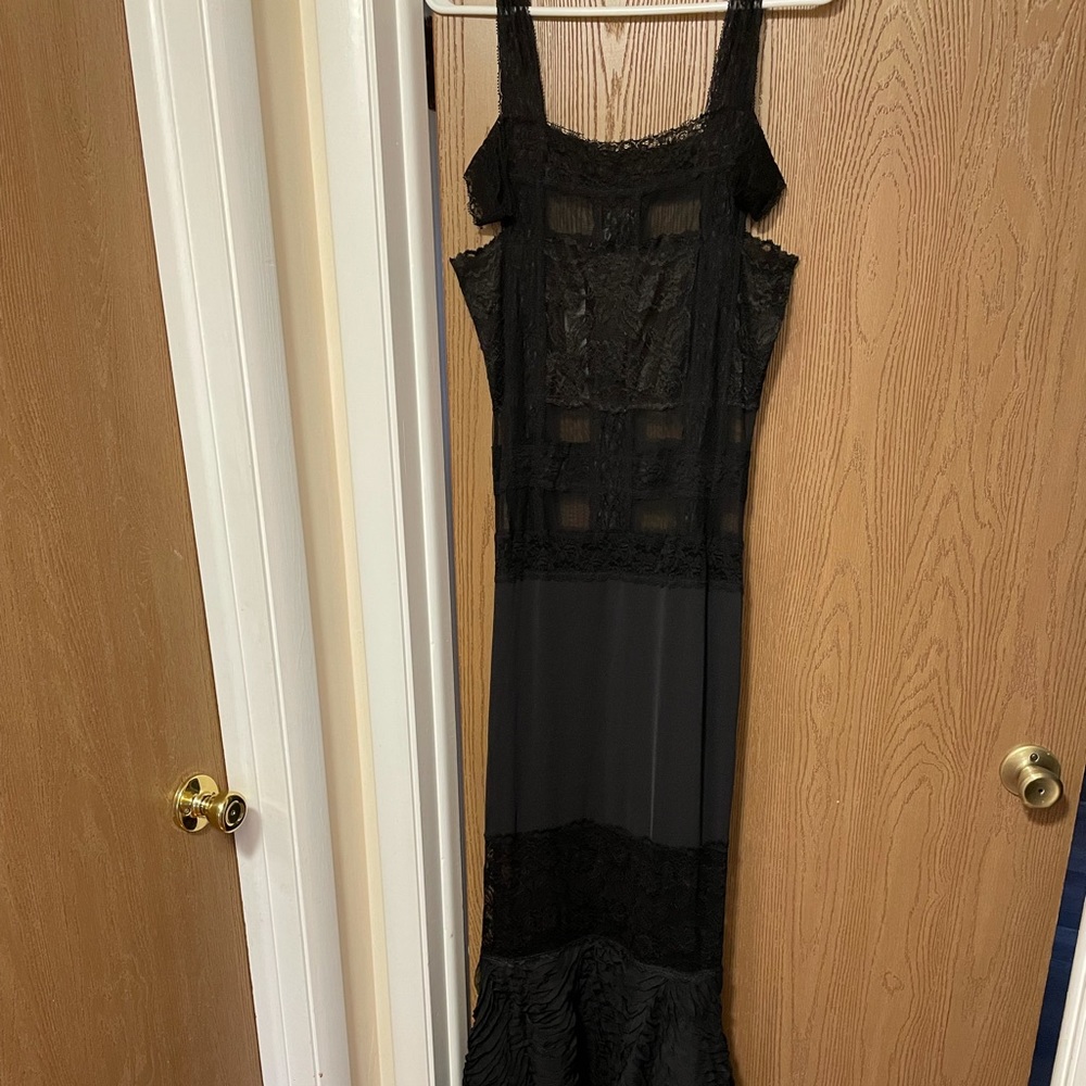Women black dress size M,brand new with tags on.